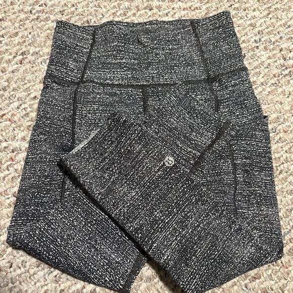 Lululemon Fast & Free Crop II (Nulux 19"") Salt Alpine White Black- Size 4 - Picture 1 of 9